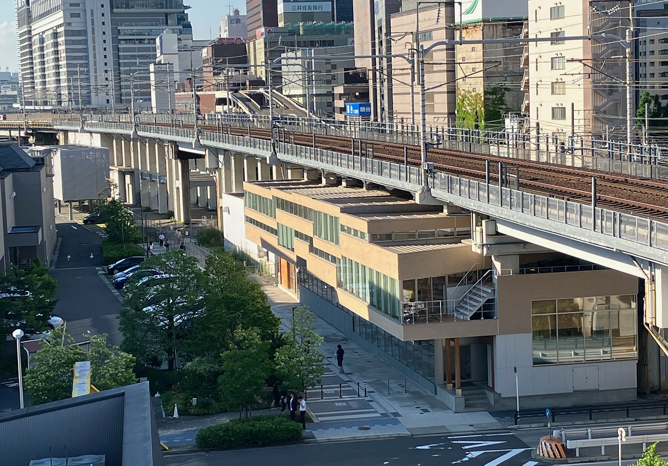高架下物件